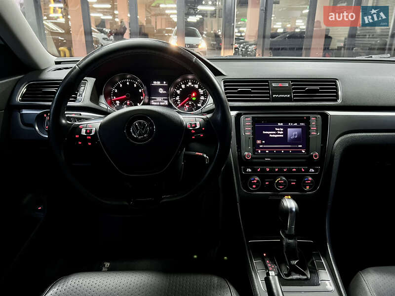 Седан Volkswagen Passat 2018 в Киеве