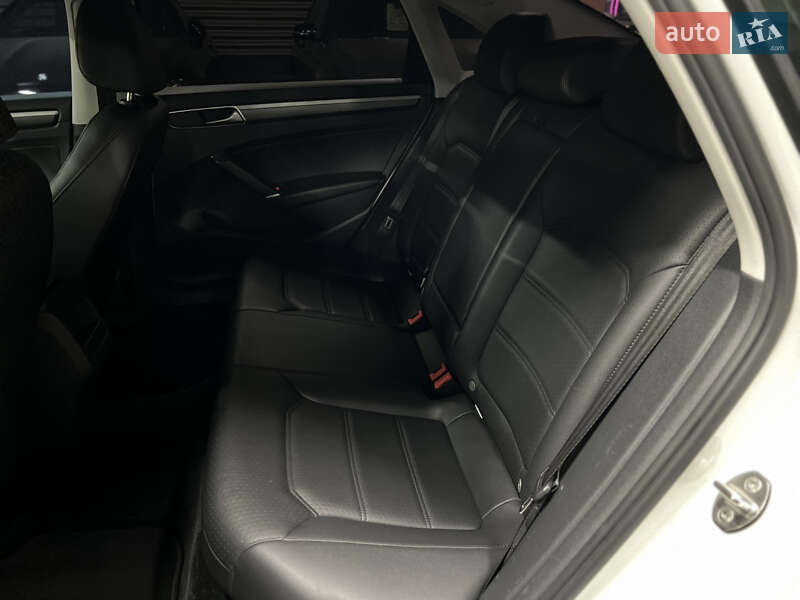 Седан Volkswagen Passat 2018 в Киеве