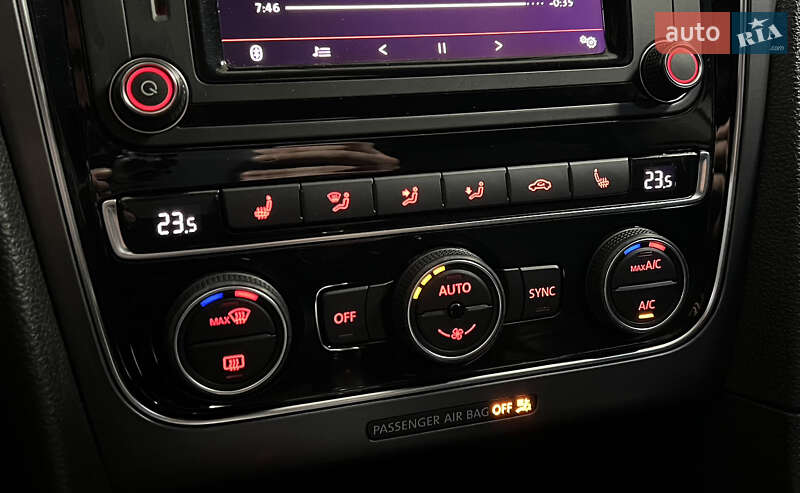 Седан Volkswagen Passat 2018 в Киеве