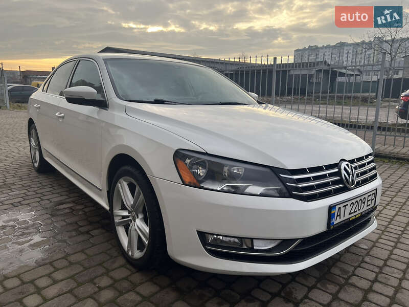 Седан Volkswagen Passat 2014 в Ивано-Франковске