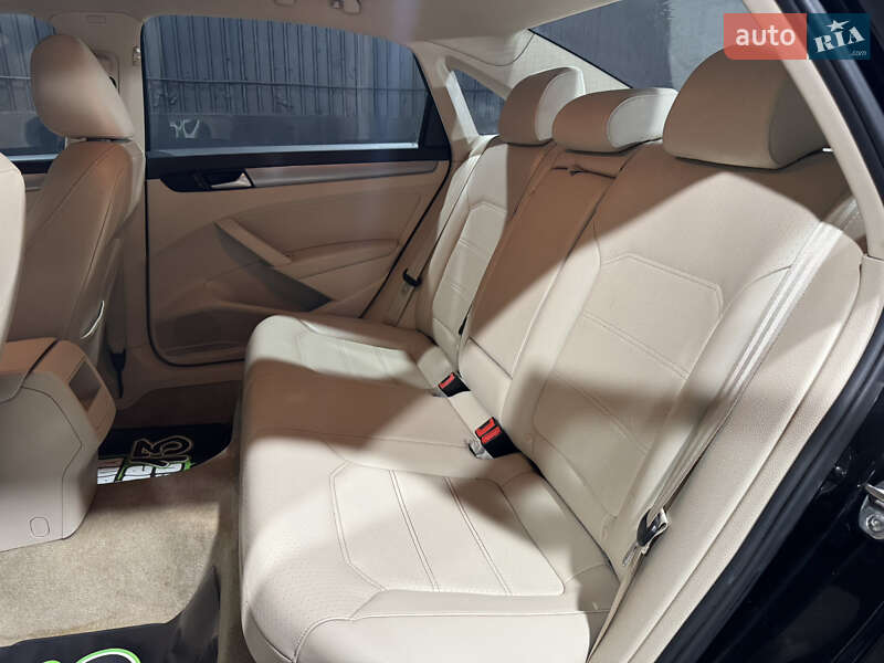 Седан Volkswagen Passat 2015 в Одессе