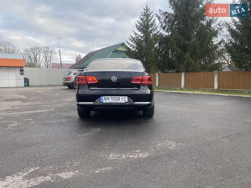 Седан Volkswagen Passat 2011 в Звягеле