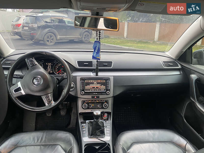 Седан Volkswagen Passat 2011 в Звягеле