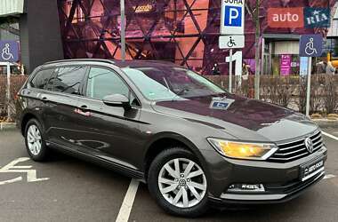 Универсал Volkswagen Passat 2017 в Киеве