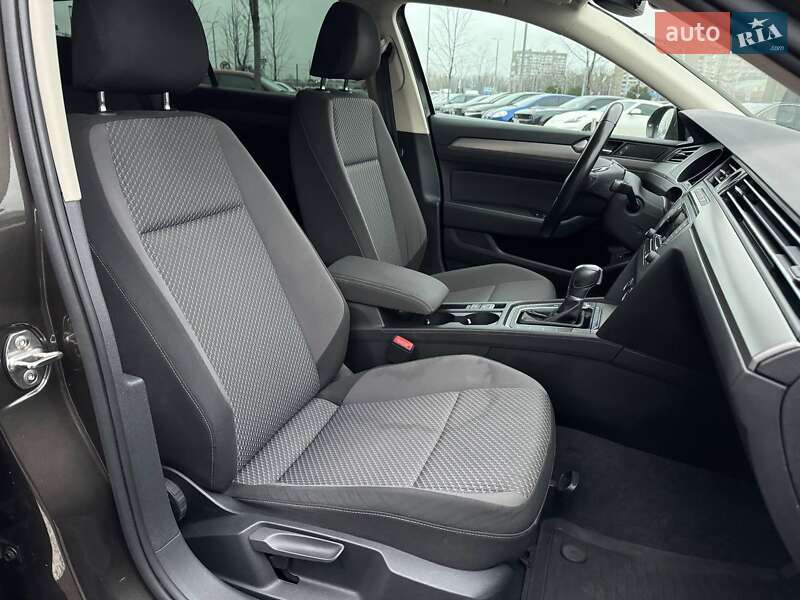 Универсал Volkswagen Passat 2017 в Киеве