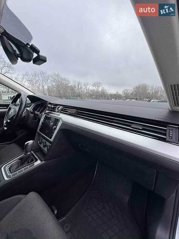 Седан Volkswagen Passat 2019 в Киеве