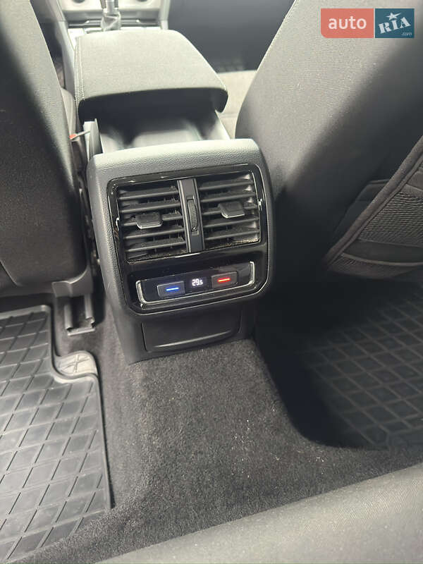 Седан Volkswagen Passat 2019 в Киеве