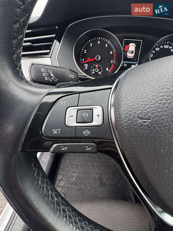 Седан Volkswagen Passat 2019 в Киеве