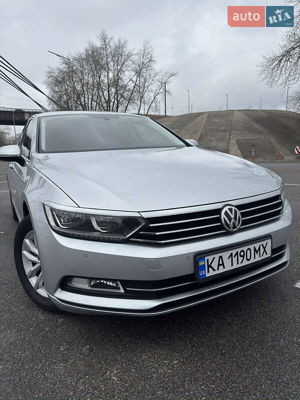 Седан Volkswagen Passat 2019 в Киеве