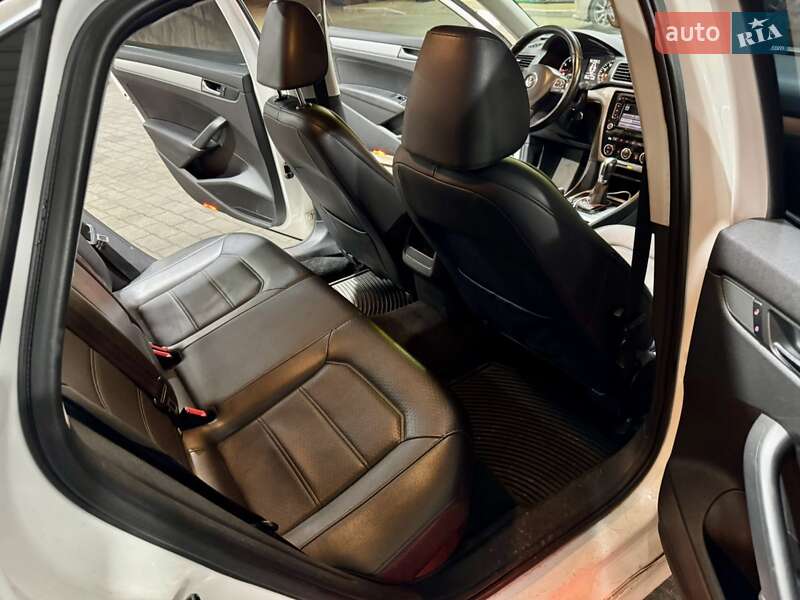 Седан Volkswagen Passat 2011 в Киеве