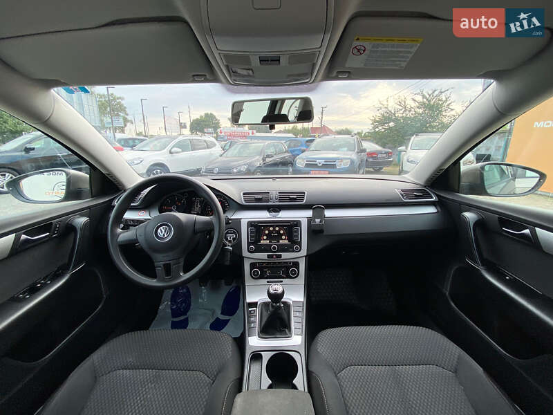 Универсал Volkswagen Passat 2011 в Ровно