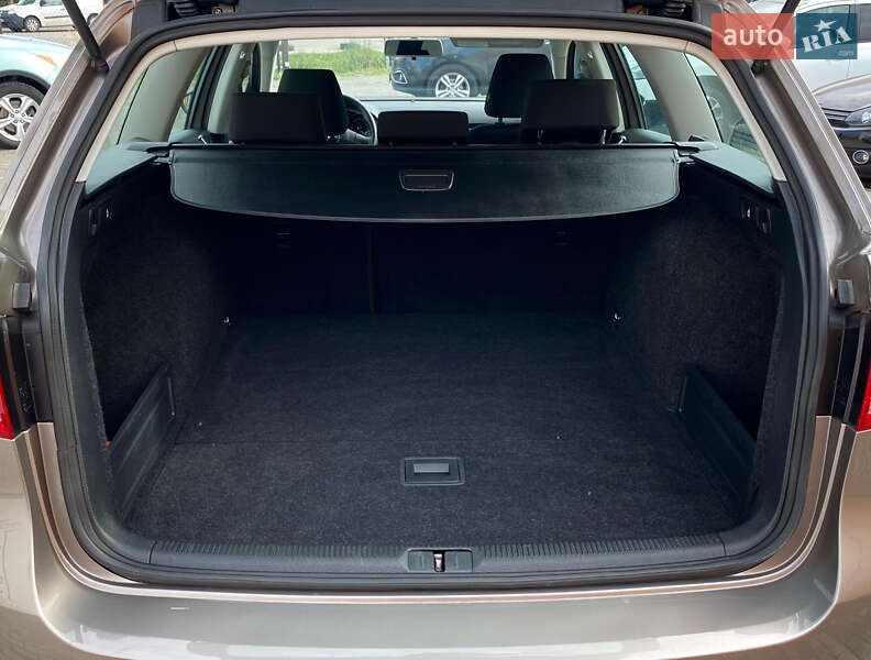 Универсал Volkswagen Passat 2011 в Ровно