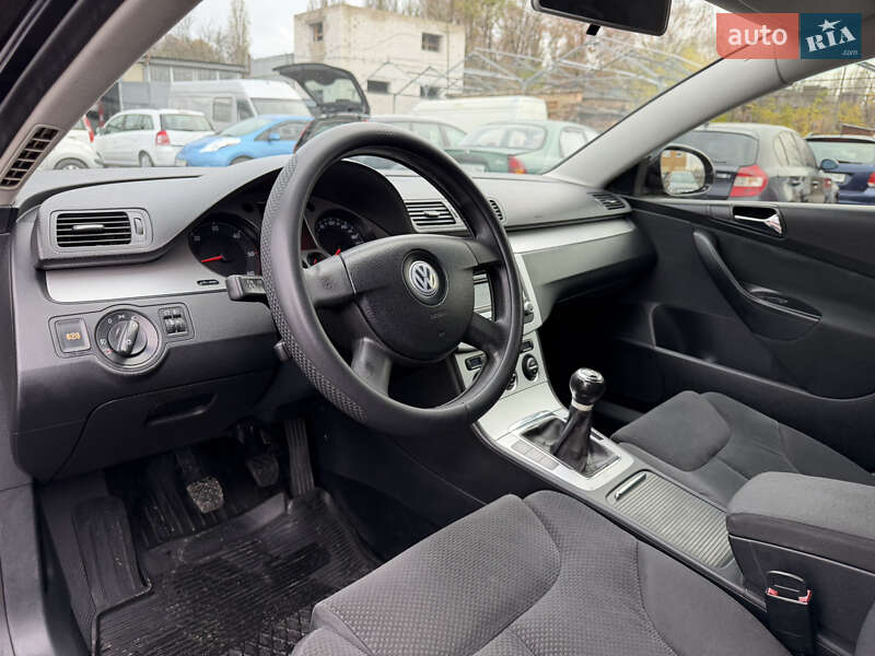 Универсал Volkswagen Passat 2008 в Ровно