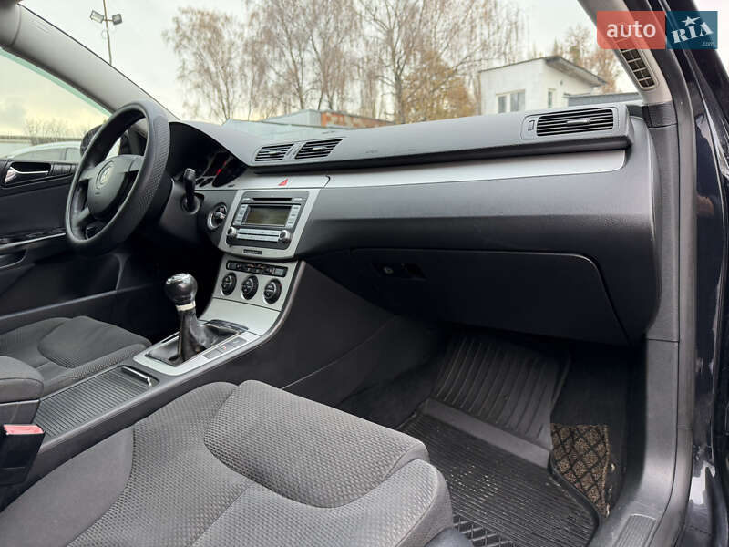 Универсал Volkswagen Passat 2008 в Ровно