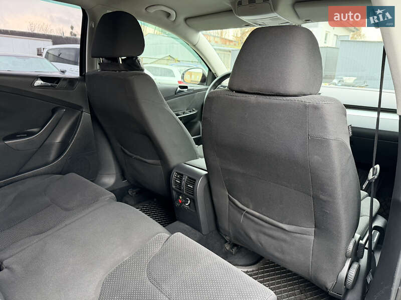 Универсал Volkswagen Passat 2008 в Ровно