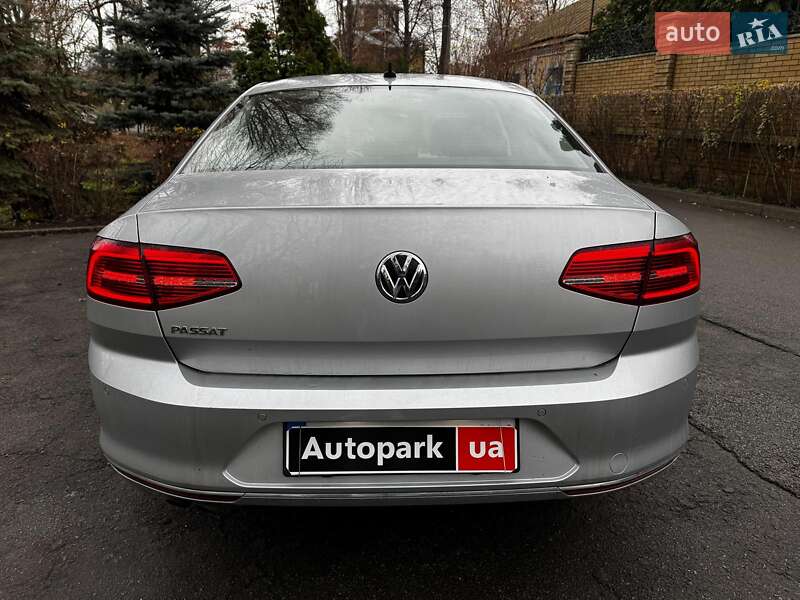 Седан Volkswagen Passat 2018 в Киеве