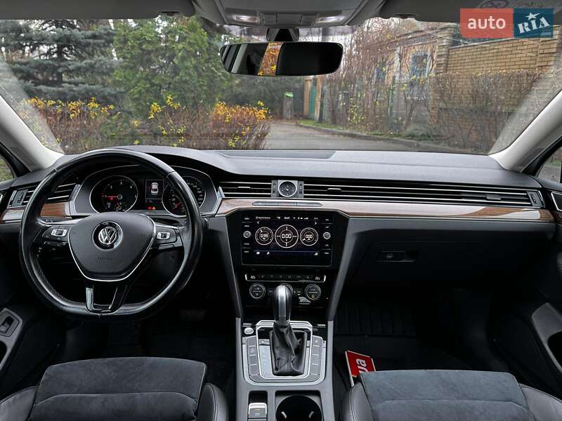 Седан Volkswagen Passat 2018 в Киеве