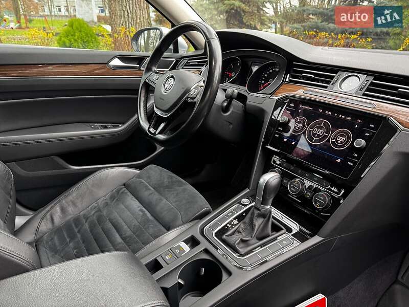 Седан Volkswagen Passat 2018 в Киеве