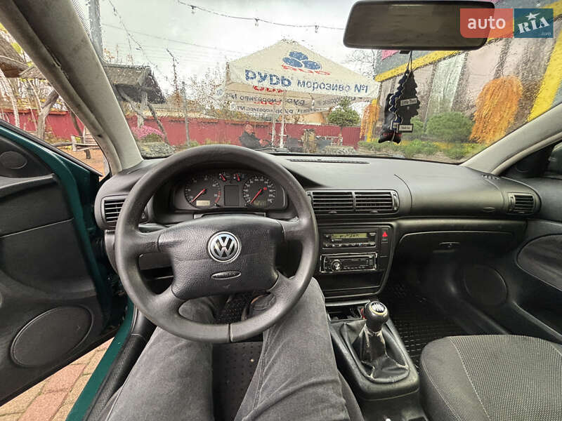 Универсал Volkswagen Passat 2000 в Коростене