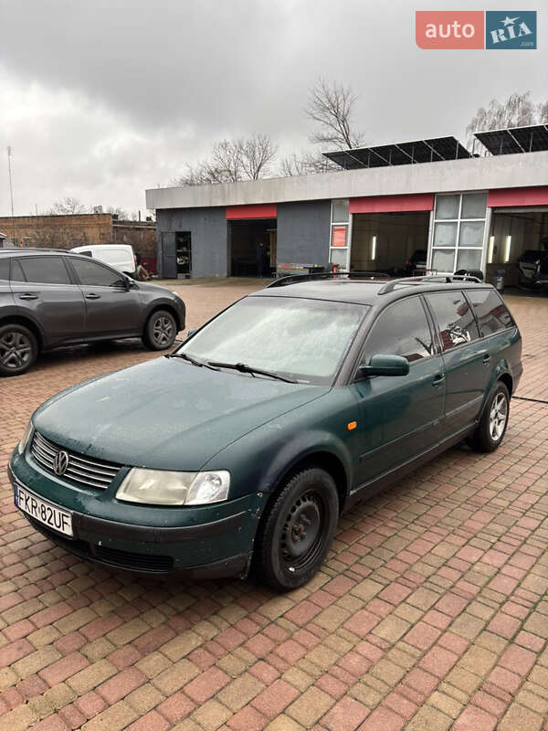 Универсал Volkswagen Passat 2000 в Коростене