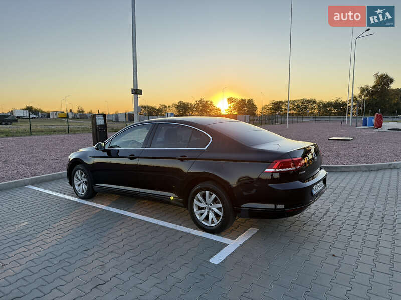 Седан Volkswagen Passat 2018 в Києві