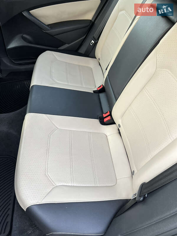 Седан Volkswagen Passat 2015 в Тернополе