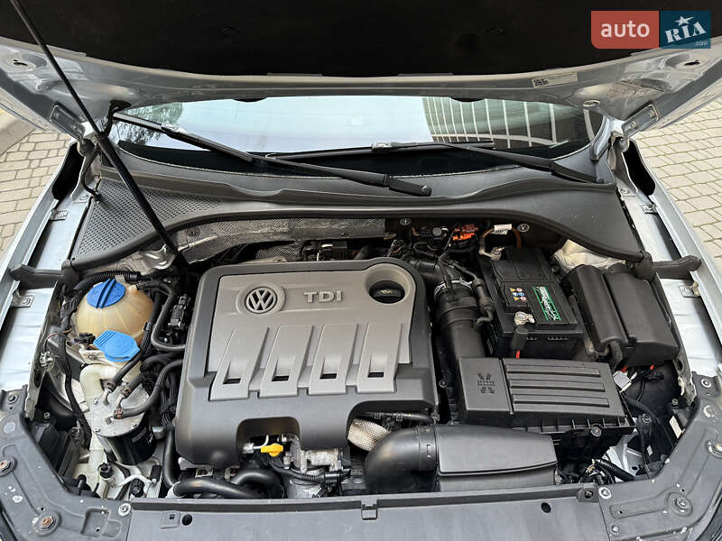 Седан Volkswagen Passat 2014 в Киеве