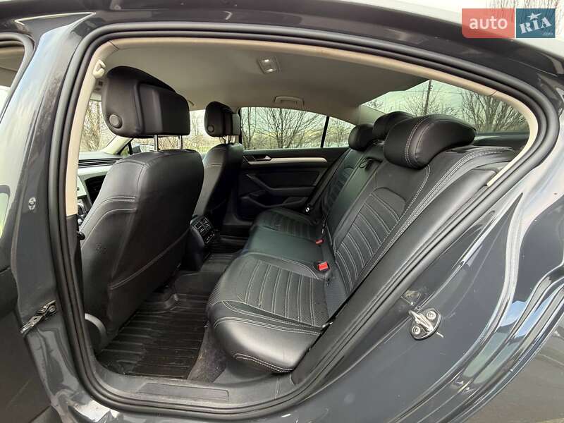 Седан Volkswagen Passat 2015 в Кривом Роге