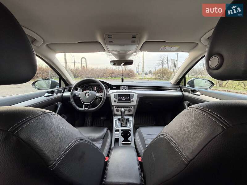 Седан Volkswagen Passat 2015 в Кривом Роге
