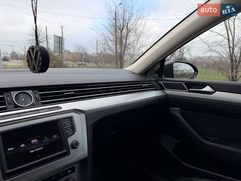 Седан Volkswagen Passat 2015 в Кривом Роге