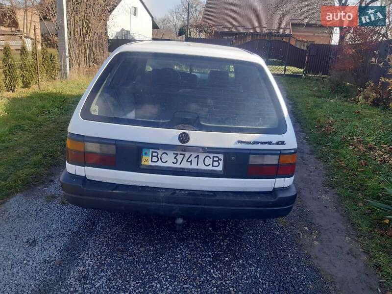 Универсал Volkswagen Passat 1988 в Золочеве
