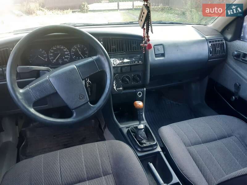 Универсал Volkswagen Passat 1988 в Золочеве