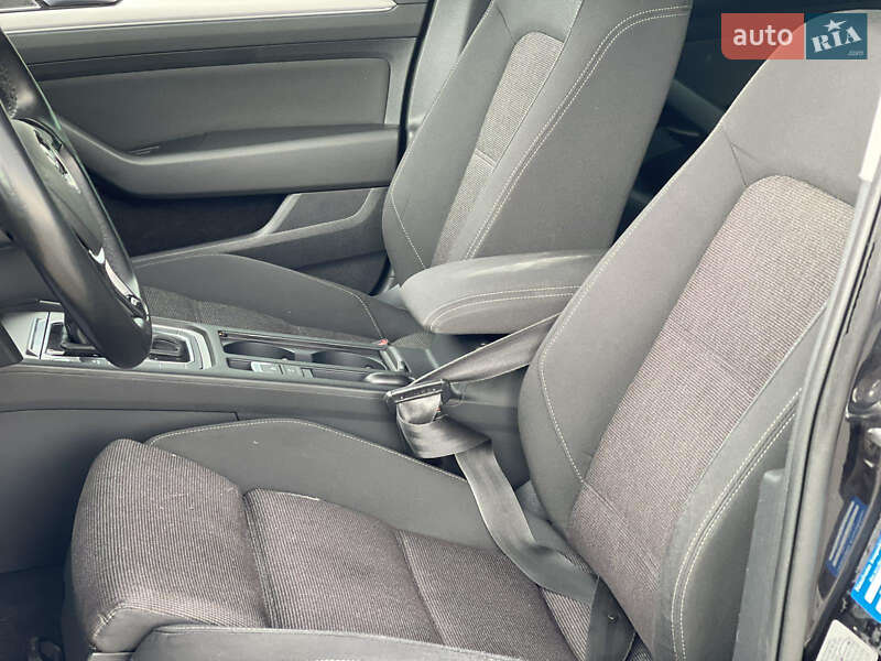 Універсал Volkswagen Passat 2017 в Ужгороді