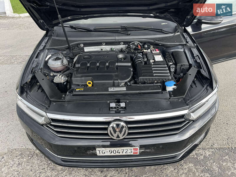 Універсал Volkswagen Passat 2017 в Ужгороді
