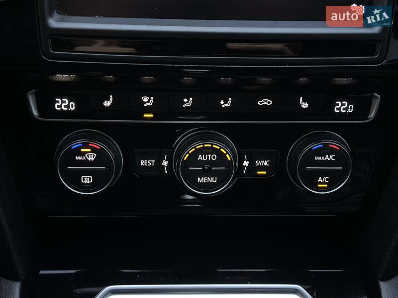 Универсал Volkswagen Passat 2015 в Черновцах