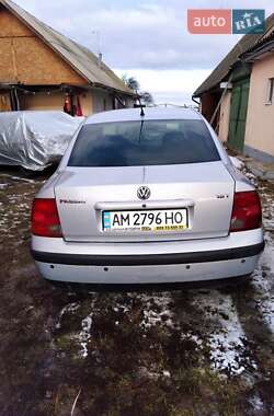 Седан Volkswagen Passat 1998 в Попельне