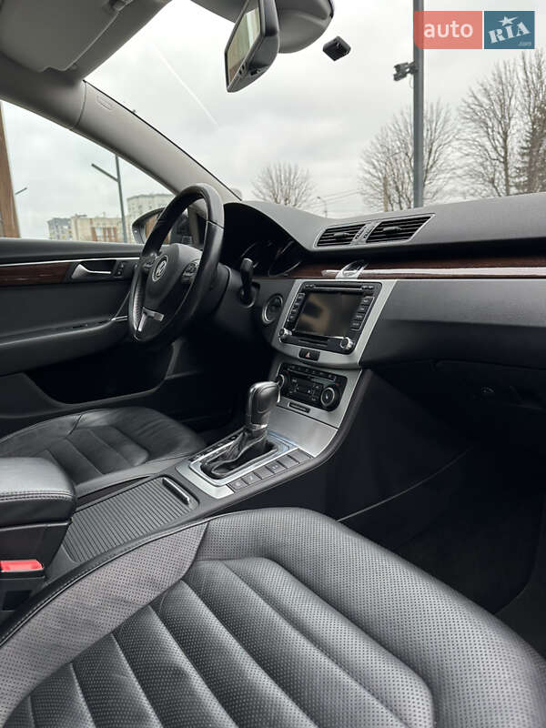 Універсал Volkswagen Passat 2011 в Луцьку