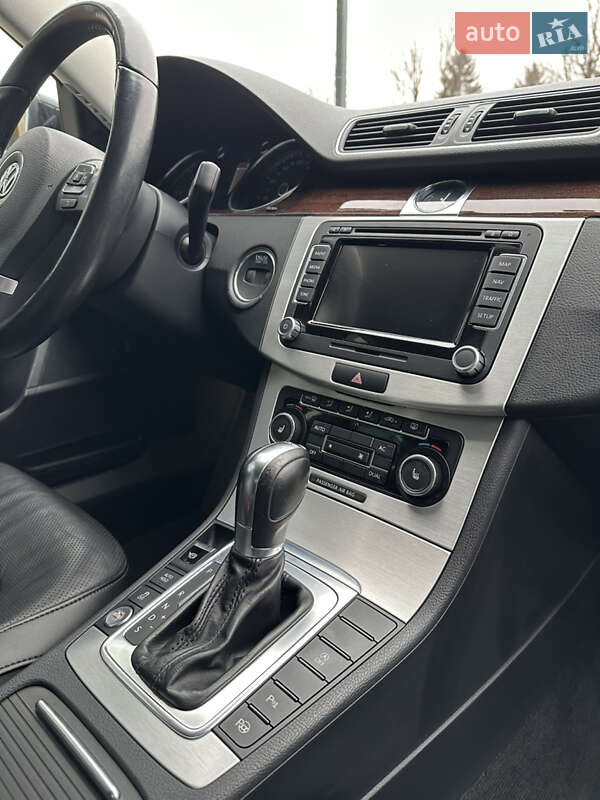 Універсал Volkswagen Passat 2011 в Луцьку