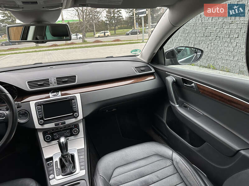 Універсал Volkswagen Passat 2011 в Луцьку