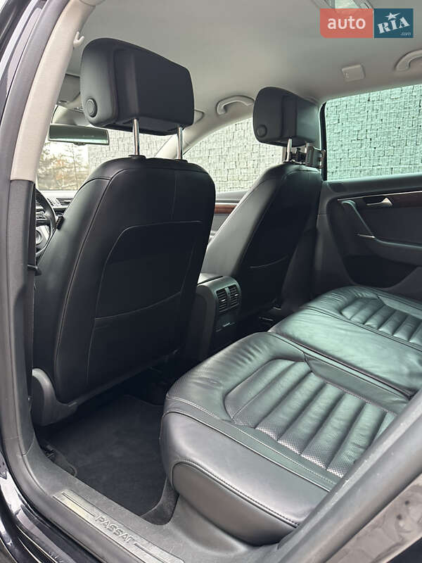 Універсал Volkswagen Passat 2011 в Луцьку