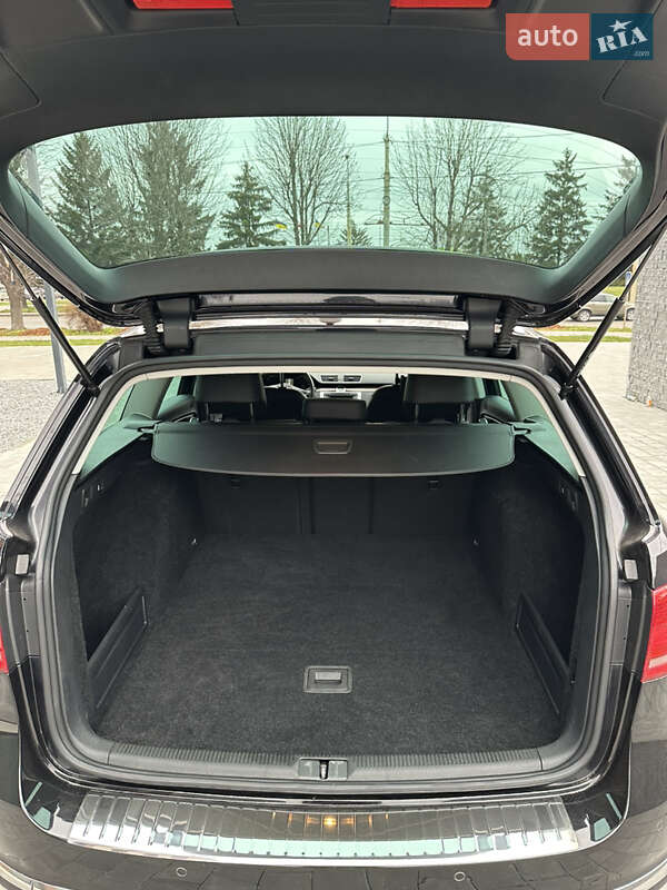 Універсал Volkswagen Passat 2011 в Луцьку