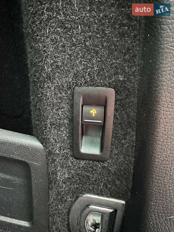 Універсал Volkswagen Passat 2011 в Луцьку