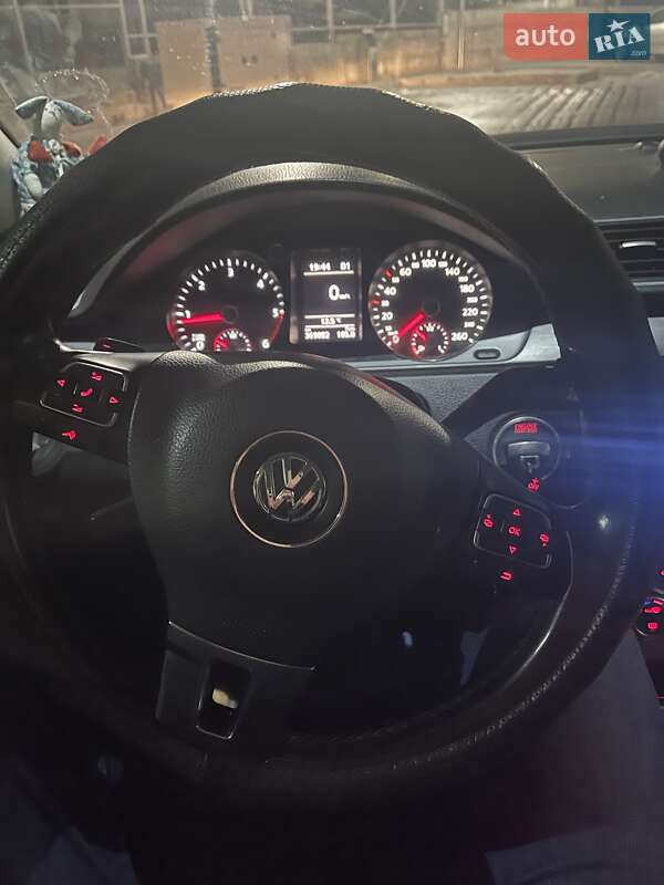 Универсал Volkswagen Passat 2014 в Кропивницком