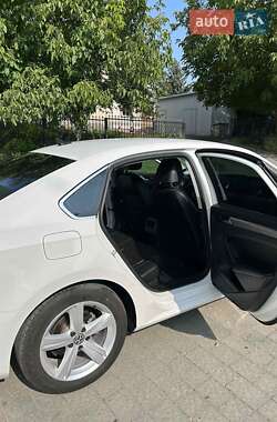 Седан Volkswagen Passat 2015 в Хмельницькому