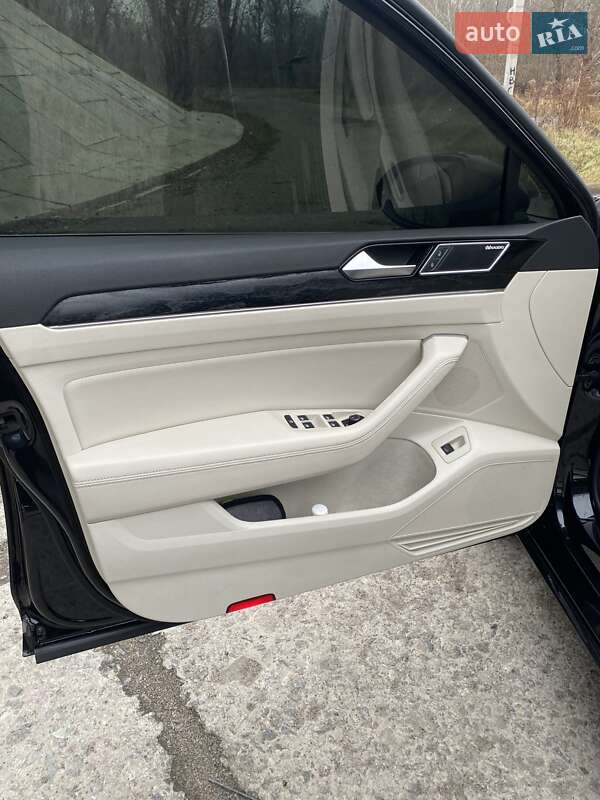 Седан Volkswagen Passat 2015 в Виннице