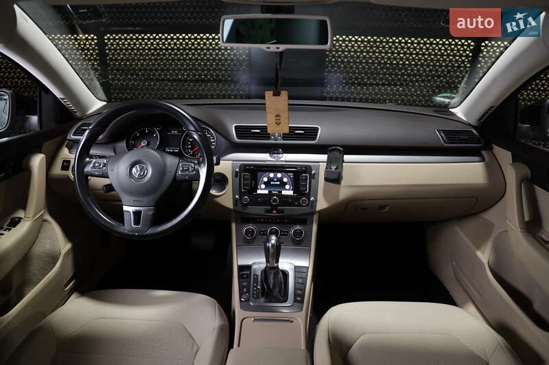 Универсал Volkswagen Passat 2013 в Луцке