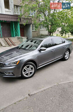 Седан Volkswagen Passat 2016 в Києві