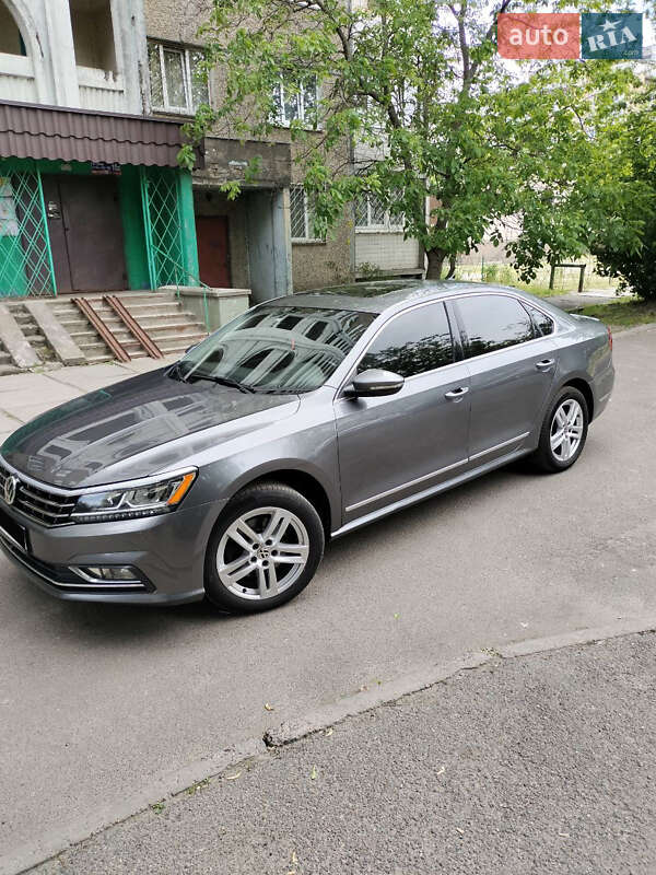 Седан Volkswagen Passat 2016 в Киеве