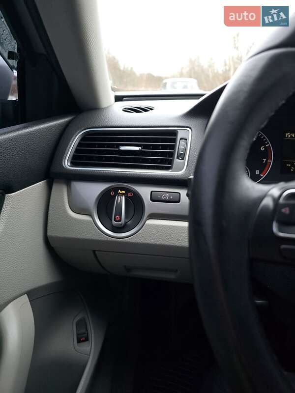 Седан Volkswagen Passat 2012 в Стрые