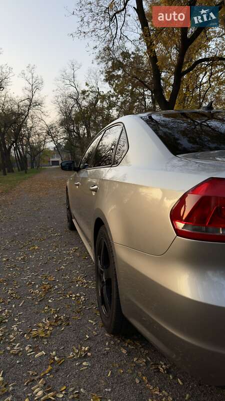 Седан Volkswagen Passat 2013 в Киеве